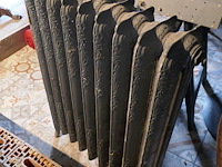 Vintage gietijzeren radiator - afbeelding 3 van  3