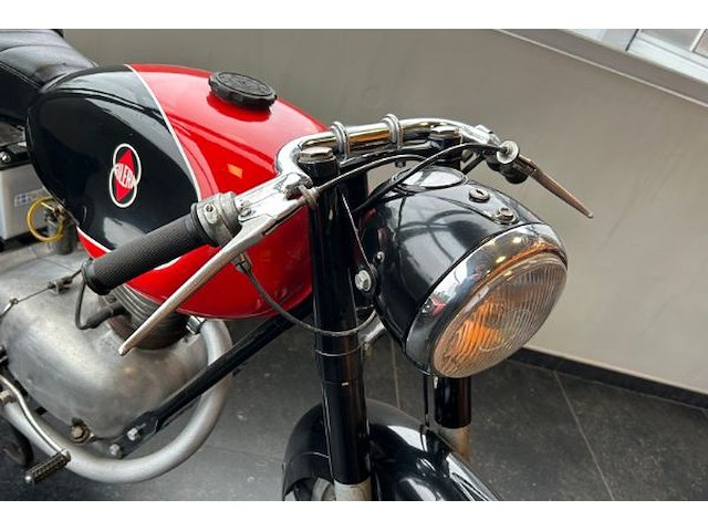 Vintage gilera motorfiets exclusief - afbeelding 10 van  16