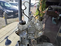 Vintage glazen presenteerschaal met verzilverde handgreep, verzilverde menageset, glazen karaf met verzilverde bovenkant en handvat, set van 11 glazen onderzetters in opbergdoos, vintage swarovski crystal memories secrets beeldjes w.o.: - afbeelding 3 van  8