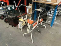 Vintage home trainer (2x)