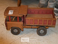 Vintage houten speelgoed kiepwagen - afbeelding 1 van  3