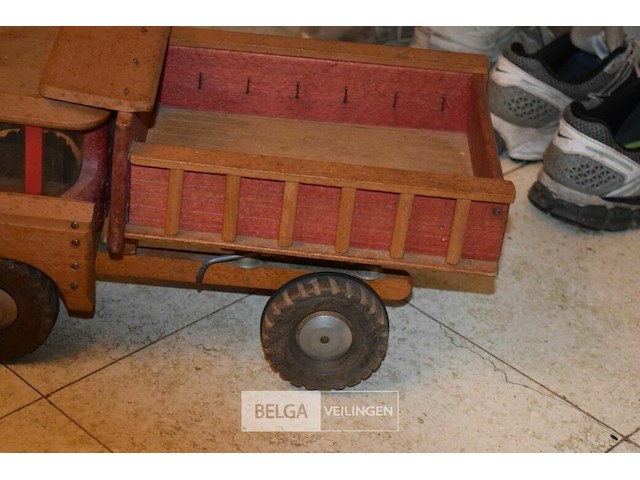 Vintage houten speelgoed kiepwagen - afbeelding 3 van  3