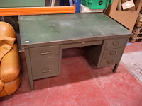 Vintage ijzeren bureau - afbeelding 2 van  7