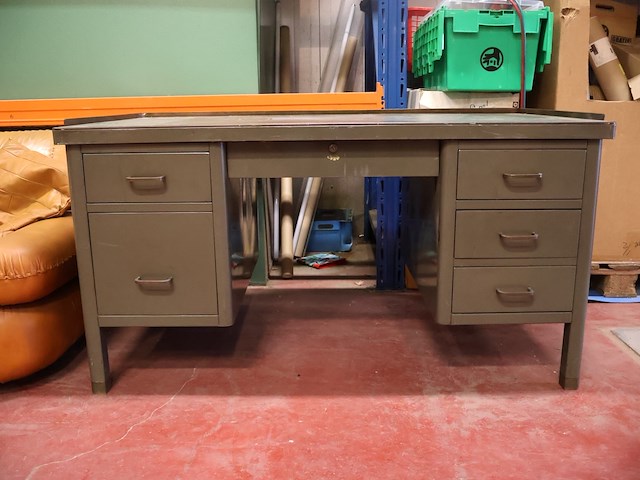 Vintage ijzeren bureau - afbeelding 3 van  7