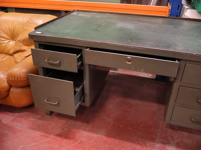 Vintage ijzeren bureau - afbeelding 7 van  7