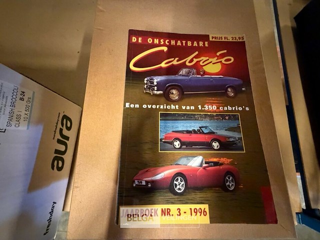 Vintage jaarboeken en levensverhalen - afbeelding 5 van  9