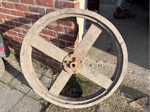 Vintage karrewiel - afbeelding 1 van  3