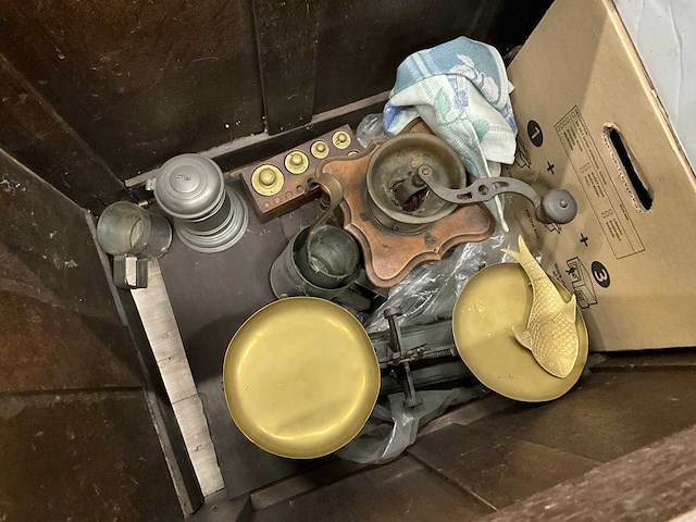 Vintage kasten met inhoud (2x) - afbeelding 2 van  2