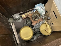 Vintage kasten met inhoud (2x) - afbeelding 2 van  2