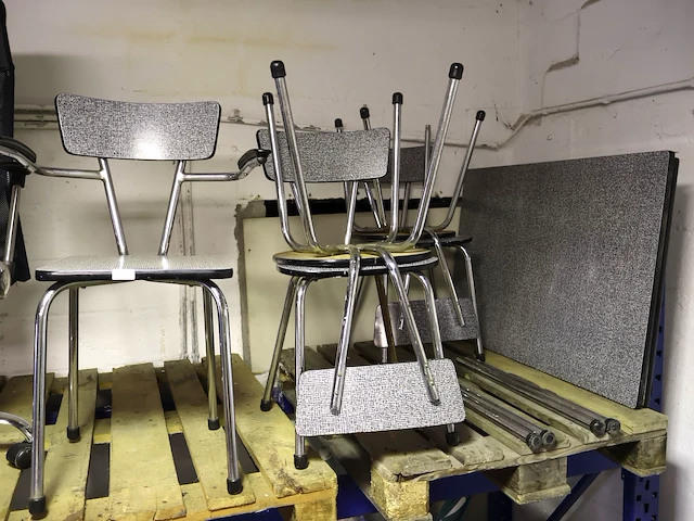 Vintage keukentafel met stoelen - afbeelding 1 van  6