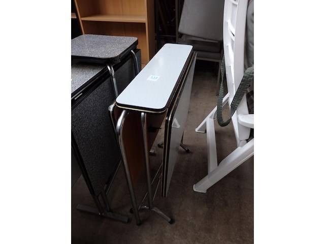 Vintage keukentafel + stoelen - afbeelding 1 van  1