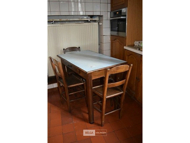 Vintage keukentafeltje en 3 bijhorende stoelen - afbeelding 1 van  4