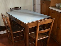 Vintage keukentafeltje en 3 bijhorende stoelen - afbeelding 1 van  4