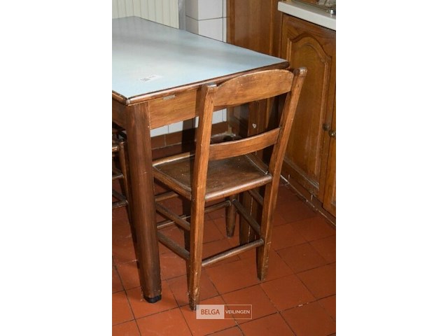 Vintage keukentafeltje en 3 bijhorende stoelen - afbeelding 2 van  4
