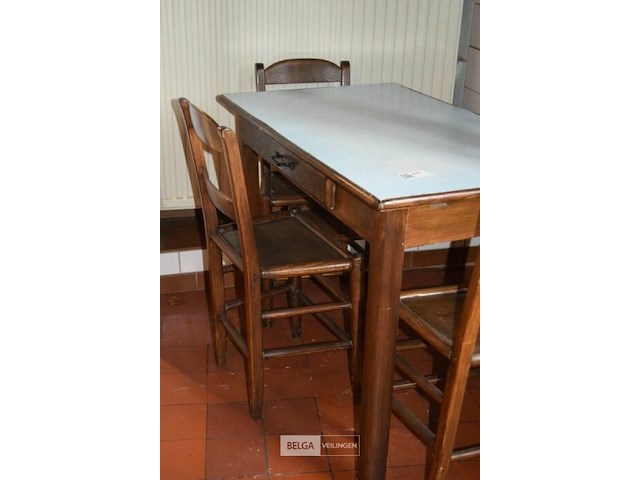Vintage keukentafeltje en 3 bijhorende stoelen - afbeelding 3 van  4