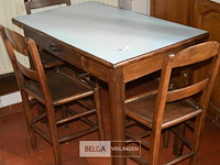 Vintage keukentafeltje en 3 bijhorende stoelen - afbeelding 4 van  4