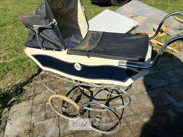 Vintage kinderkoets - afbeelding 1 van  4