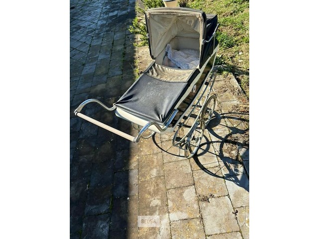 Vintage kinderkoets - afbeelding 3 van  4