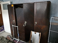 Vintage kledijkast - afbeelding 2 van  2