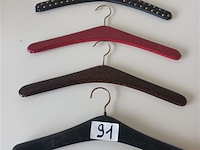 Vintage kleerhangers. 4 stuks - afbeelding 1 van  3