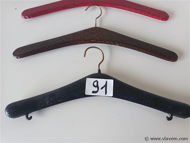 Vintage kleerhangers. 4 stuks - afbeelding 2 van  3