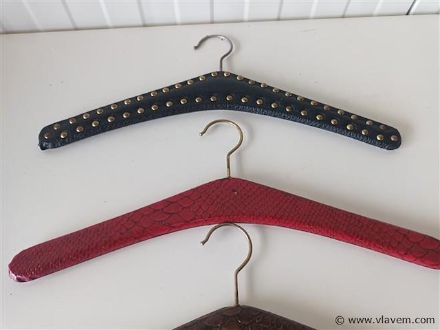 Vintage kleerhangers. 4 stuks - afbeelding 3 van  3
