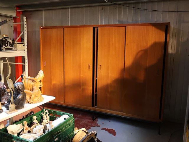 Vintage kleerkast - afbeelding 2 van  6