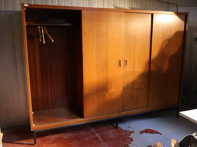 Vintage kleerkast - afbeelding 3 van  6