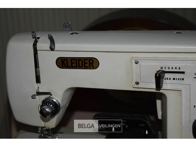 Vintage kleider de luce naaimachine - afbeelding 2 van  5