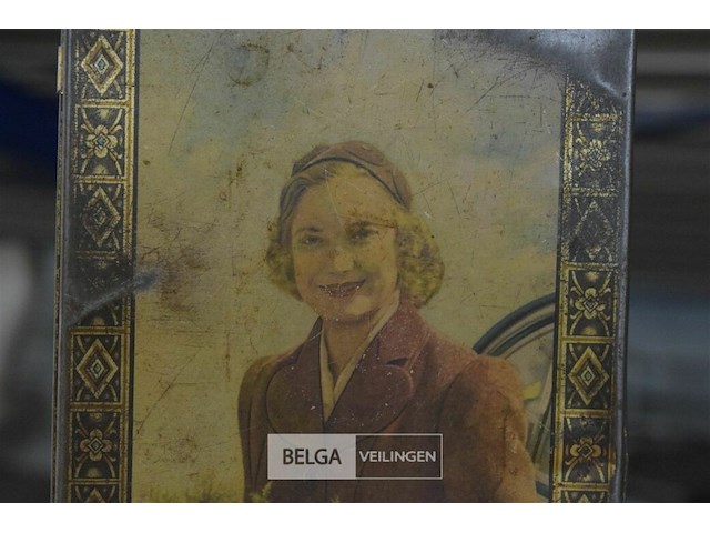 Vintage koekendoos prinses charlotte van belgië - afbeelding 2 van  2