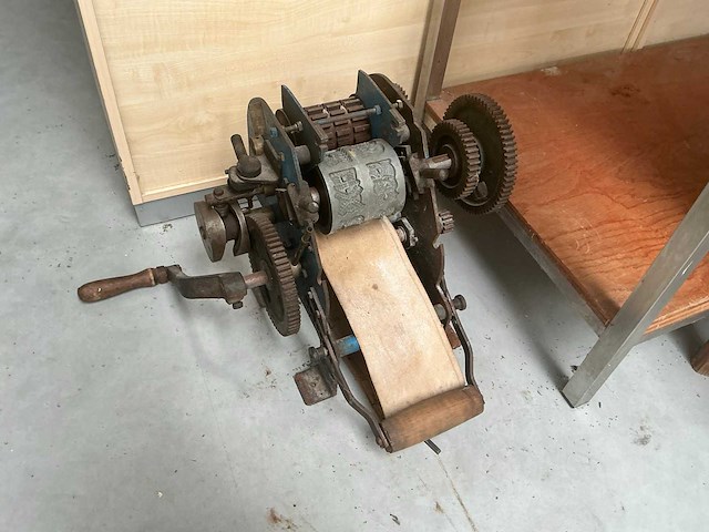 Vintage koekjesmachine - afbeelding 1 van  3