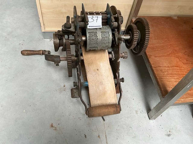 Vintage koekjesmachine - afbeelding 2 van  3