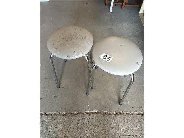 Vintage krukken. 2 stuks - afbeelding 1 van  2