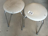 Vintage krukken. 2 stuks - afbeelding 1 van  2