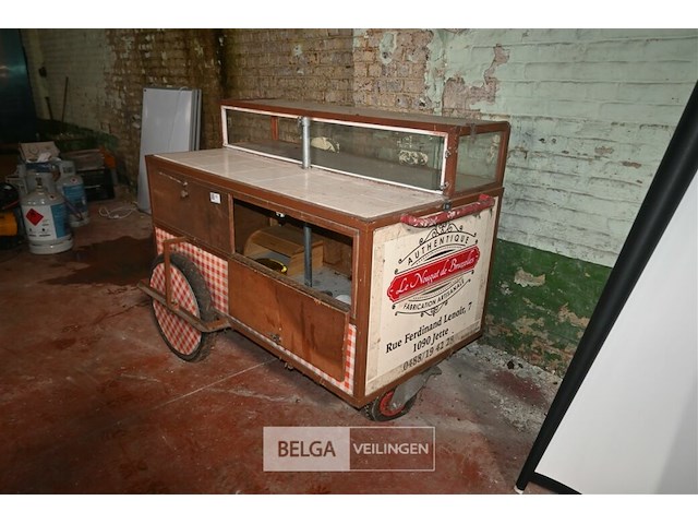 Vintage marktkraam kar - afbeelding 1 van  7