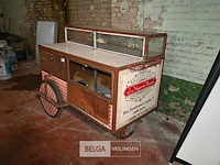 Vintage marktkraam kar - afbeelding 1 van  7