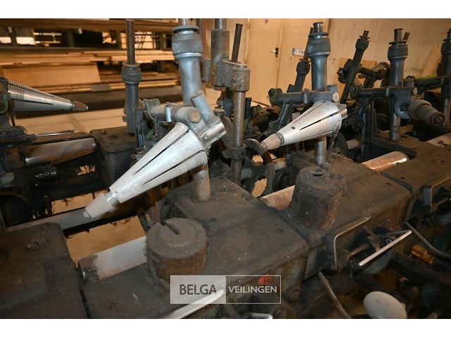 Vintage mechanisch weefgetouw - afbeelding 2 van  10