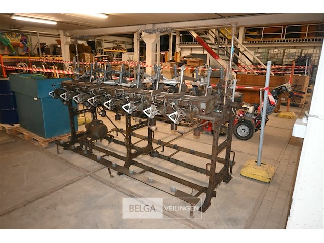 Vintage mechanisch weefgetouw - afbeelding 1 van  10