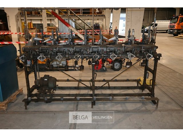 Vintage mechanisch weefgetouw - afbeelding 3 van  10