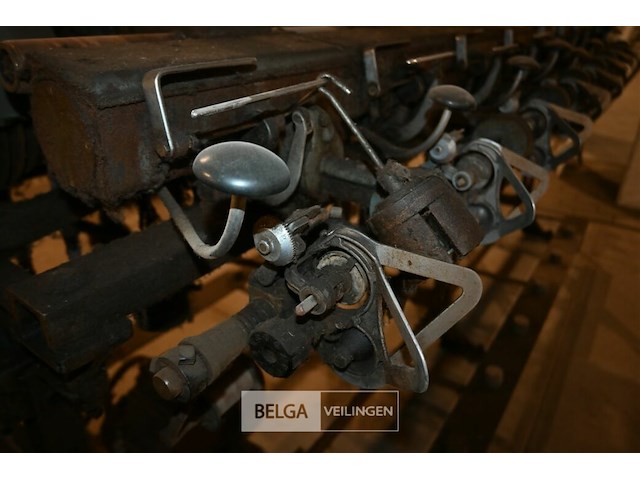 Vintage mechanisch weefgetouw - afbeelding 4 van  10