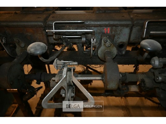 Vintage mechanisch weefgetouw - afbeelding 5 van  10