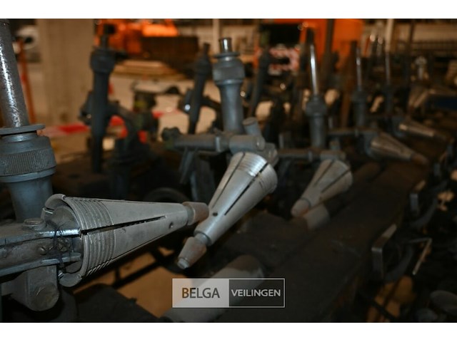 Vintage mechanisch weefgetouw - afbeelding 6 van  10