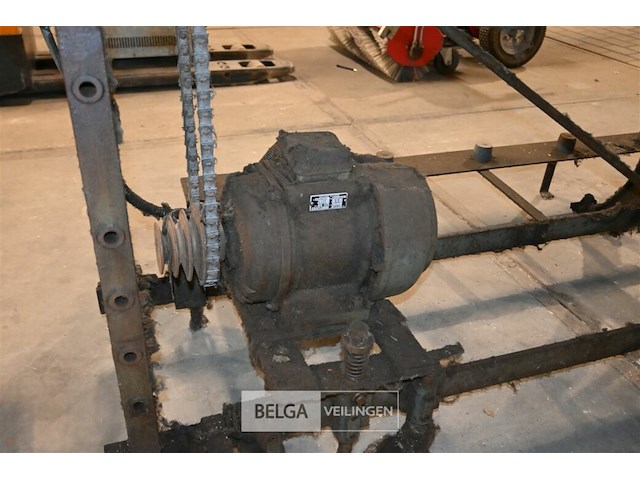 Vintage mechanisch weefgetouw - afbeelding 7 van  10