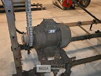 Vintage mechanisch weefgetouw - afbeelding 7 van  10