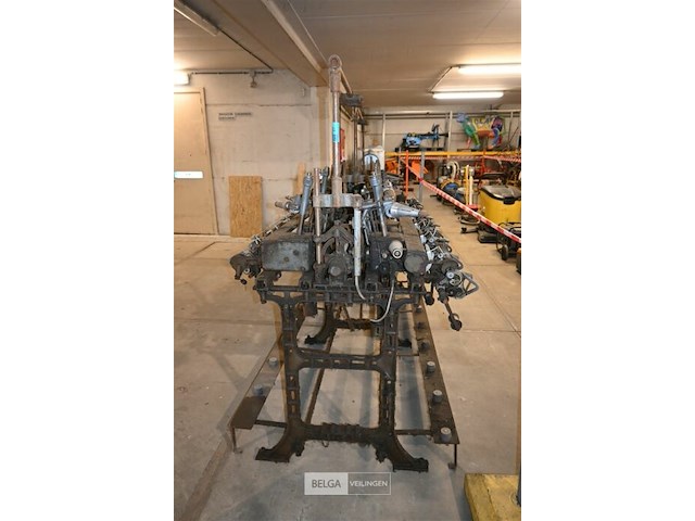 Vintage mechanisch weefgetouw - afbeelding 8 van  10