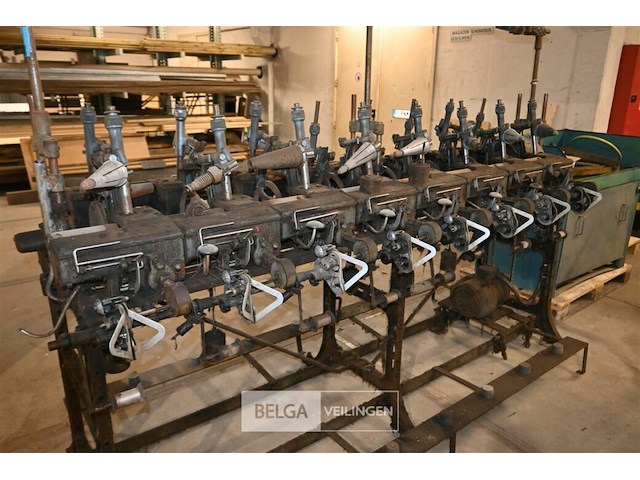 Vintage mechanisch weefgetouw - afbeelding 10 van  10