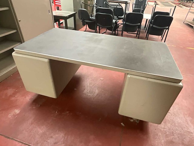 Vintage metalen bureau met laden en bijpassende opbergkast - afbeelding 4 van  5