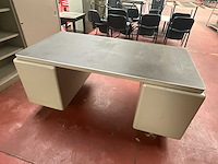 Vintage metalen bureau met laden en bijpassende opbergkast - afbeelding 4 van  5