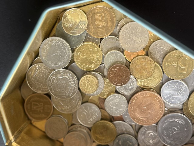 Vintage metalen doosje met munten - afbeelding 2 van  5