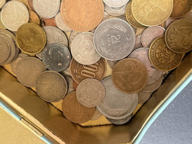 Vintage metalen doosje met munten - afbeelding 4 van  5